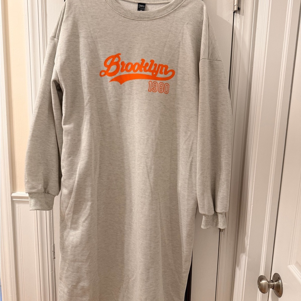 Casual Brooklyn 1980 Long Sleeve Dress — Light Gray with Orange Logo